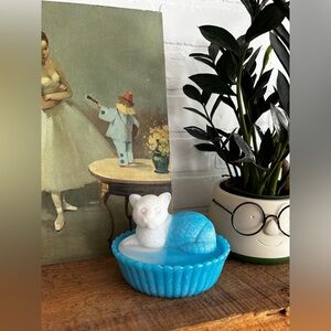 Superbe plat "chat sur nid" verre opalin bleu et blanc, Westmoreland Glass 1950